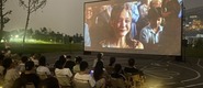 （18岁以下禁看的1000个小视频转载）成都秋夜“新耍法”：到公园看坝坝电影